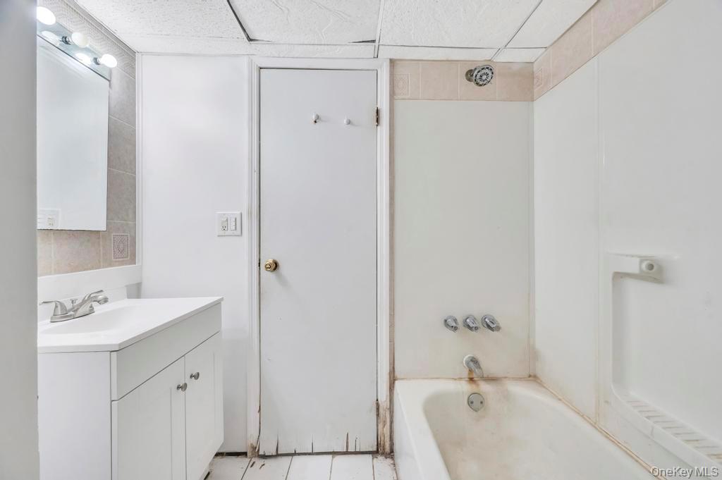 Single Family Park  Suffolk County, NY 11720, MLS-975066-22