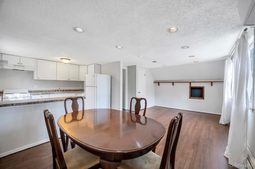 Single Family Park  Suffolk County, NY 11720, MLS-975066-28