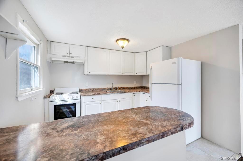 Single Family Park  Suffolk County, NY 11720, MLS-975066-30