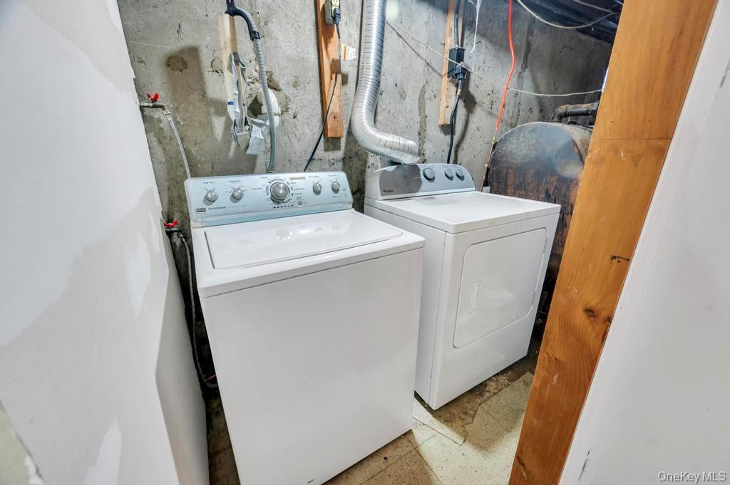 Single Family Park  Suffolk County, NY 11720, MLS-975066-37