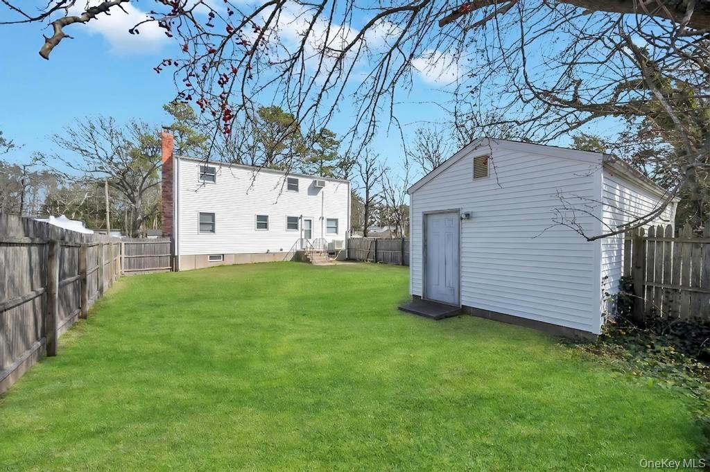 Single Family Park  Suffolk County, NY 11720, MLS-975066-38