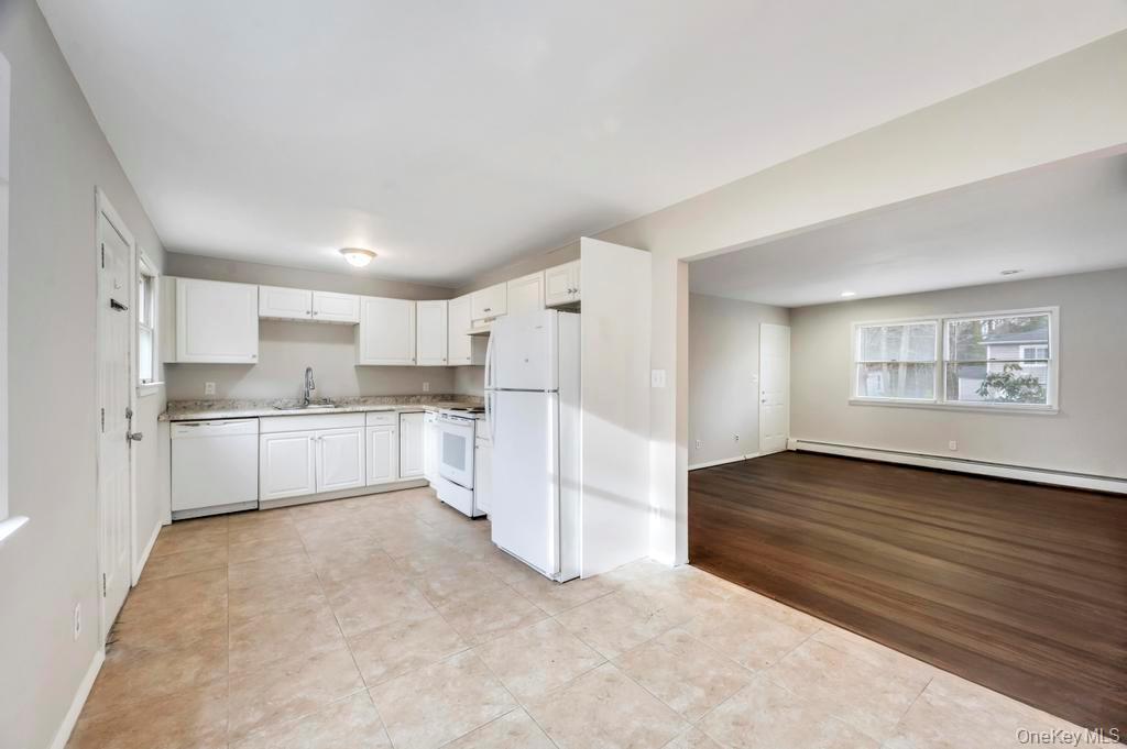 Single Family Park  Suffolk County, NY 11720, MLS-975066-4