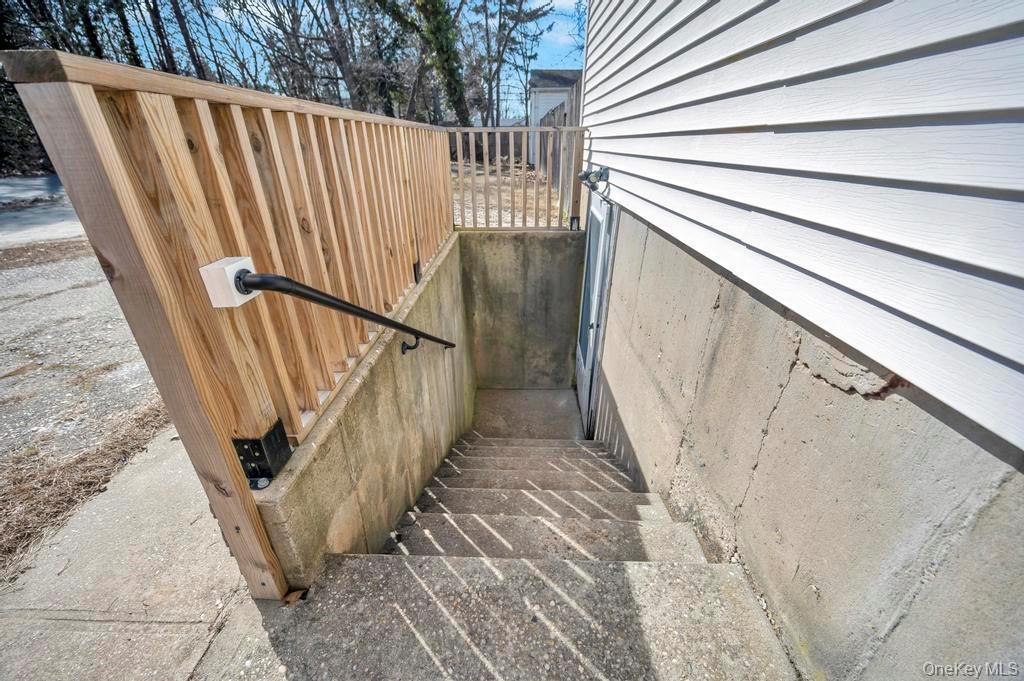 Single Family Park  Suffolk County, NY 11720, MLS-975066-40