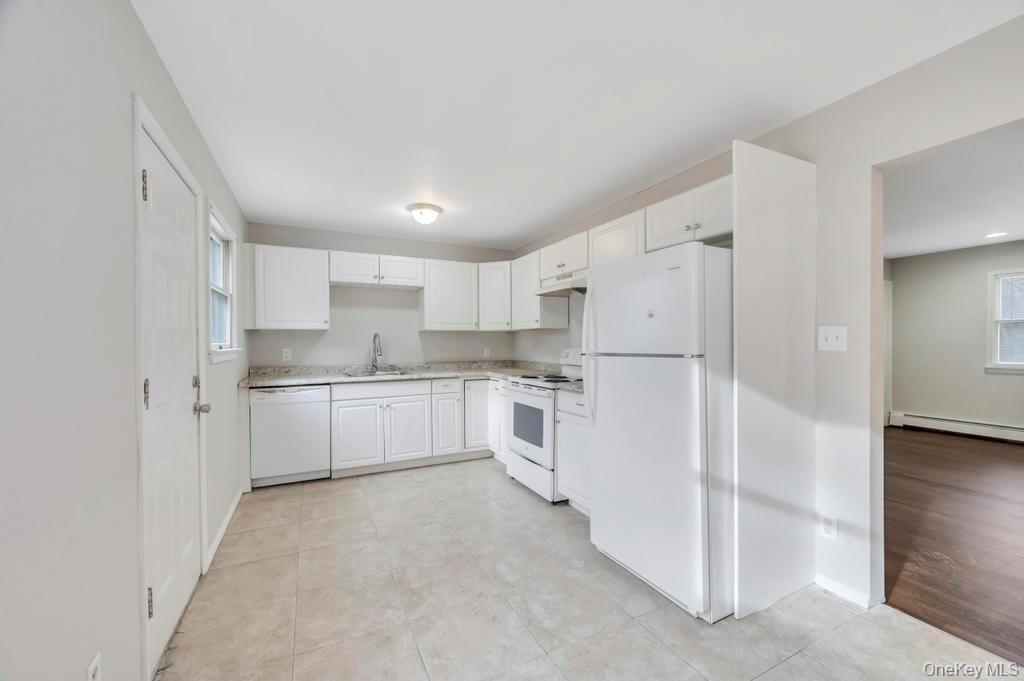 Single Family Park  Suffolk County, NY 11720, MLS-975066-5