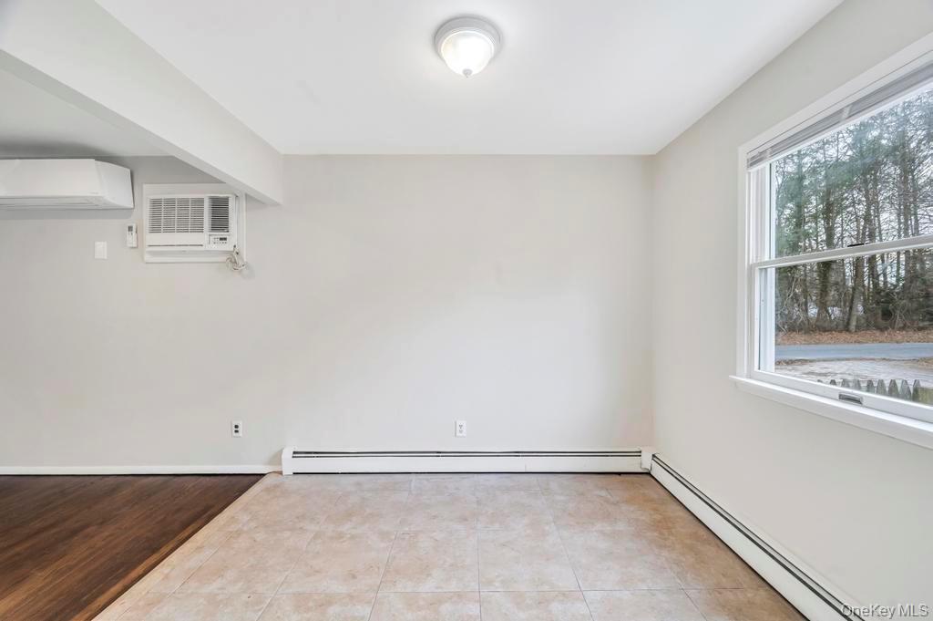 Single Family Park  Suffolk County, NY 11720, MLS-975066-8