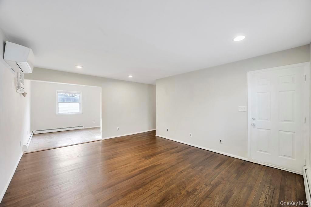 Single Family Park  Suffolk County, NY 11720, MLS-975066-9