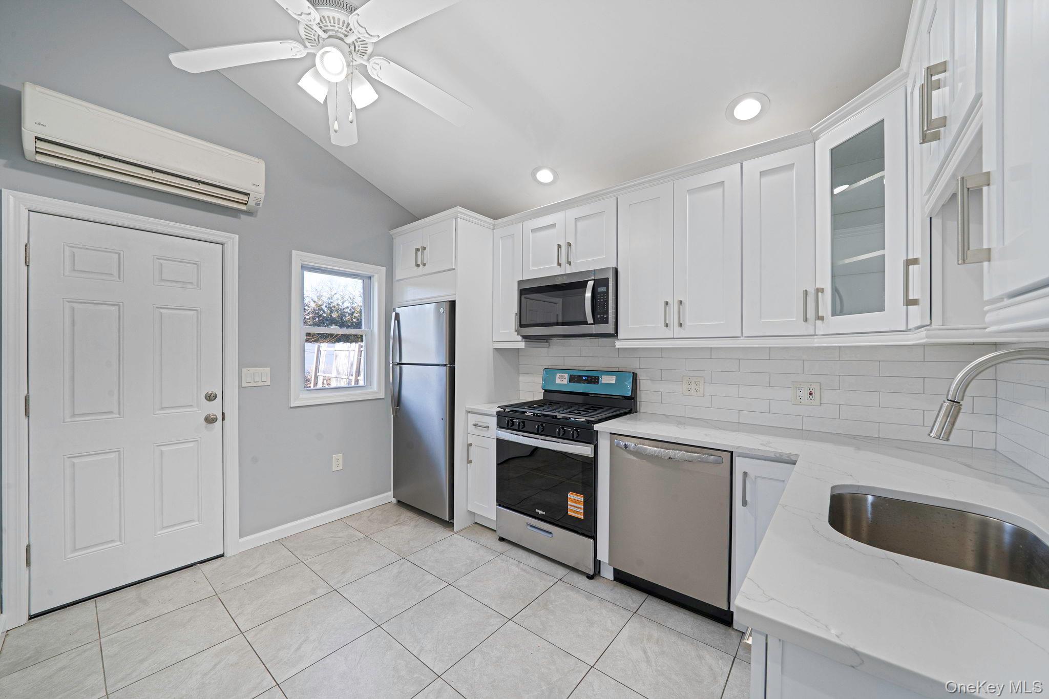 Single Family Oak  Suffolk County, NY 11901, MLS-975172-10