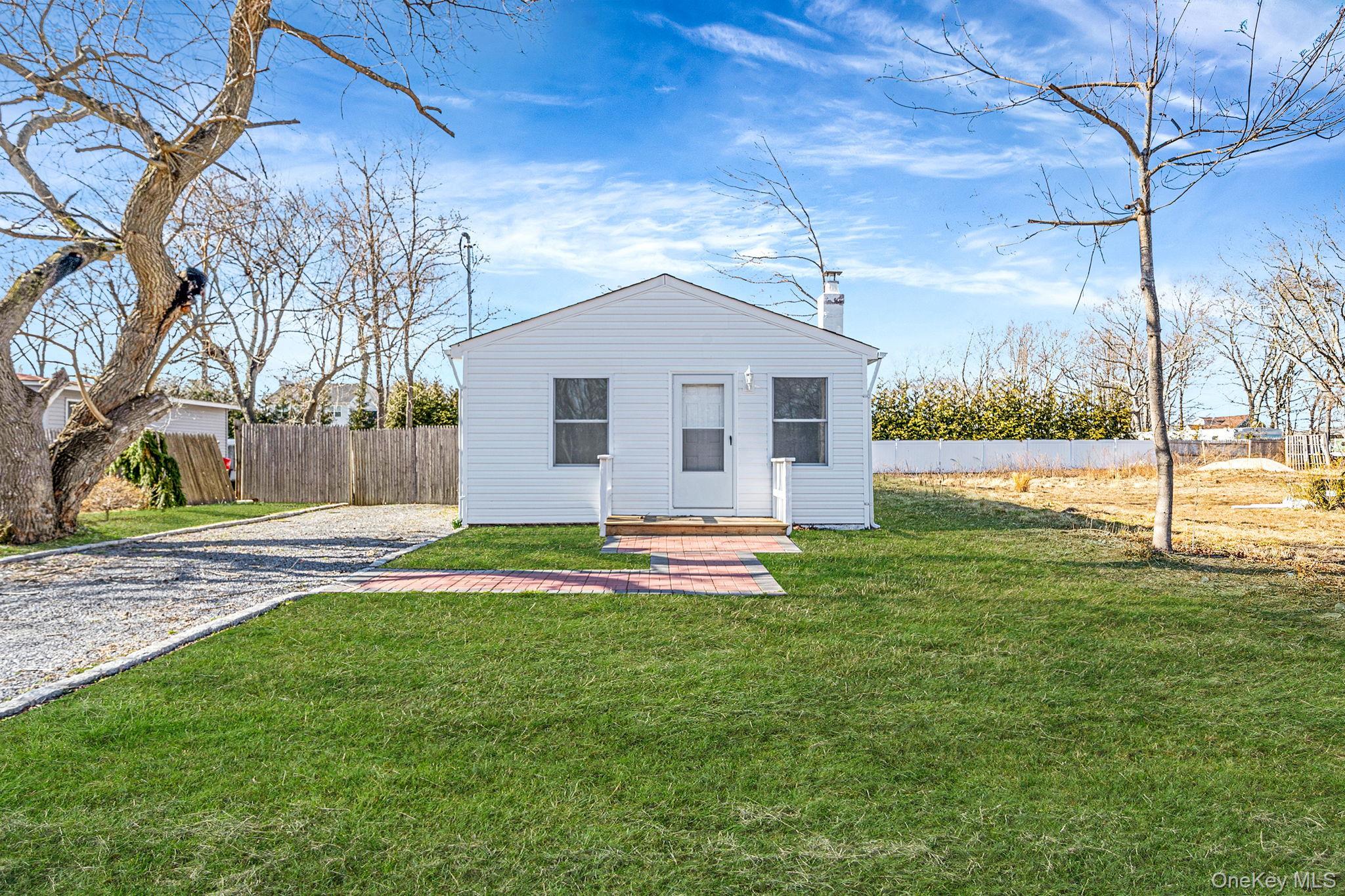 Single Family Oak  Suffolk County, NY 11901, MLS-975172-2