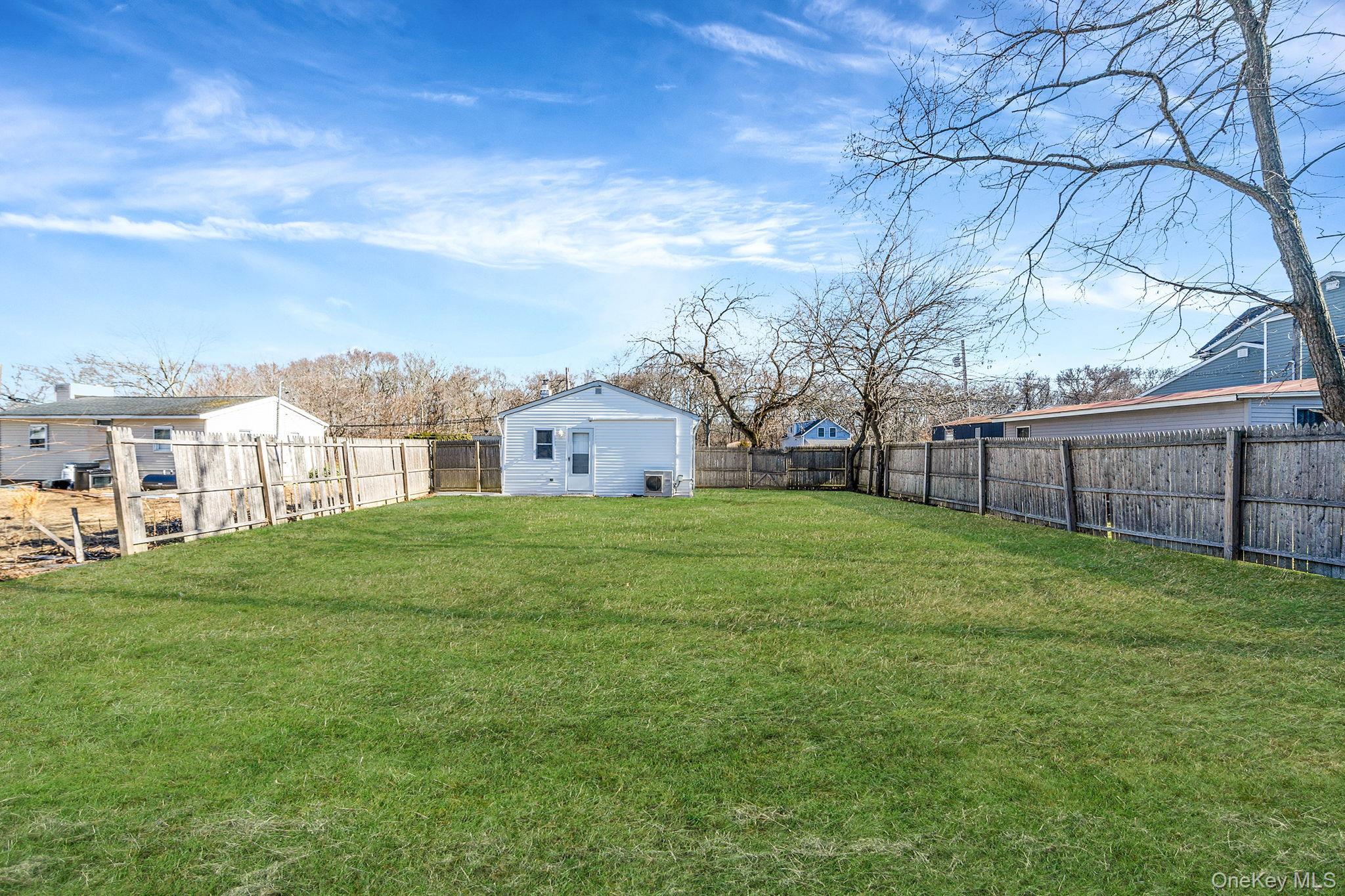 Single Family Oak  Suffolk County, NY 11901, MLS-975172-21