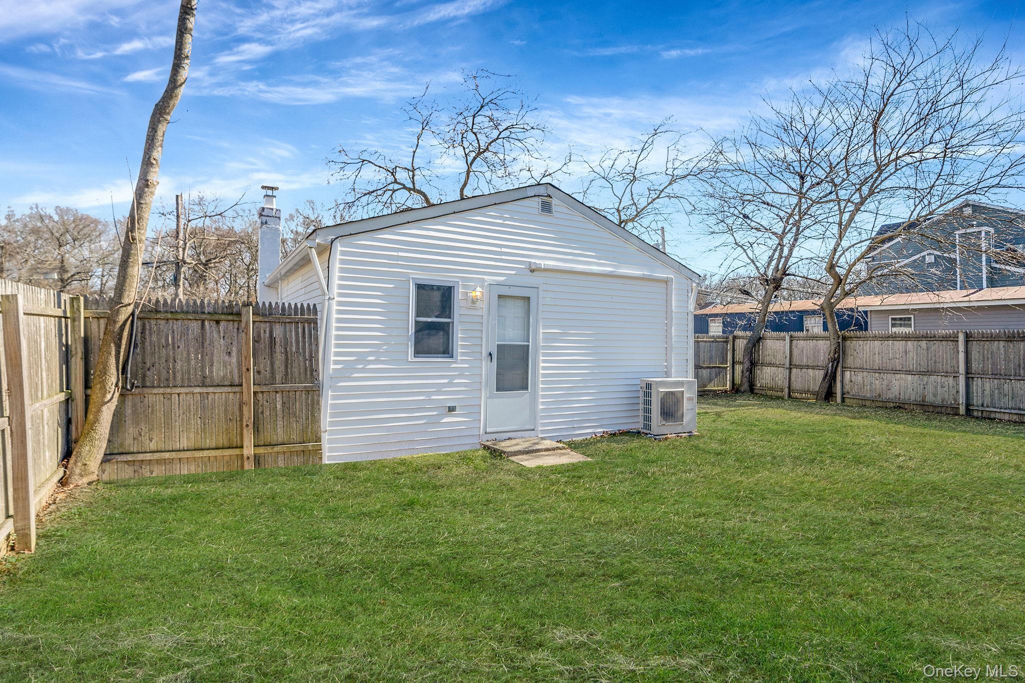 Single Family Oak  Suffolk County, NY 11901, MLS-975172-22