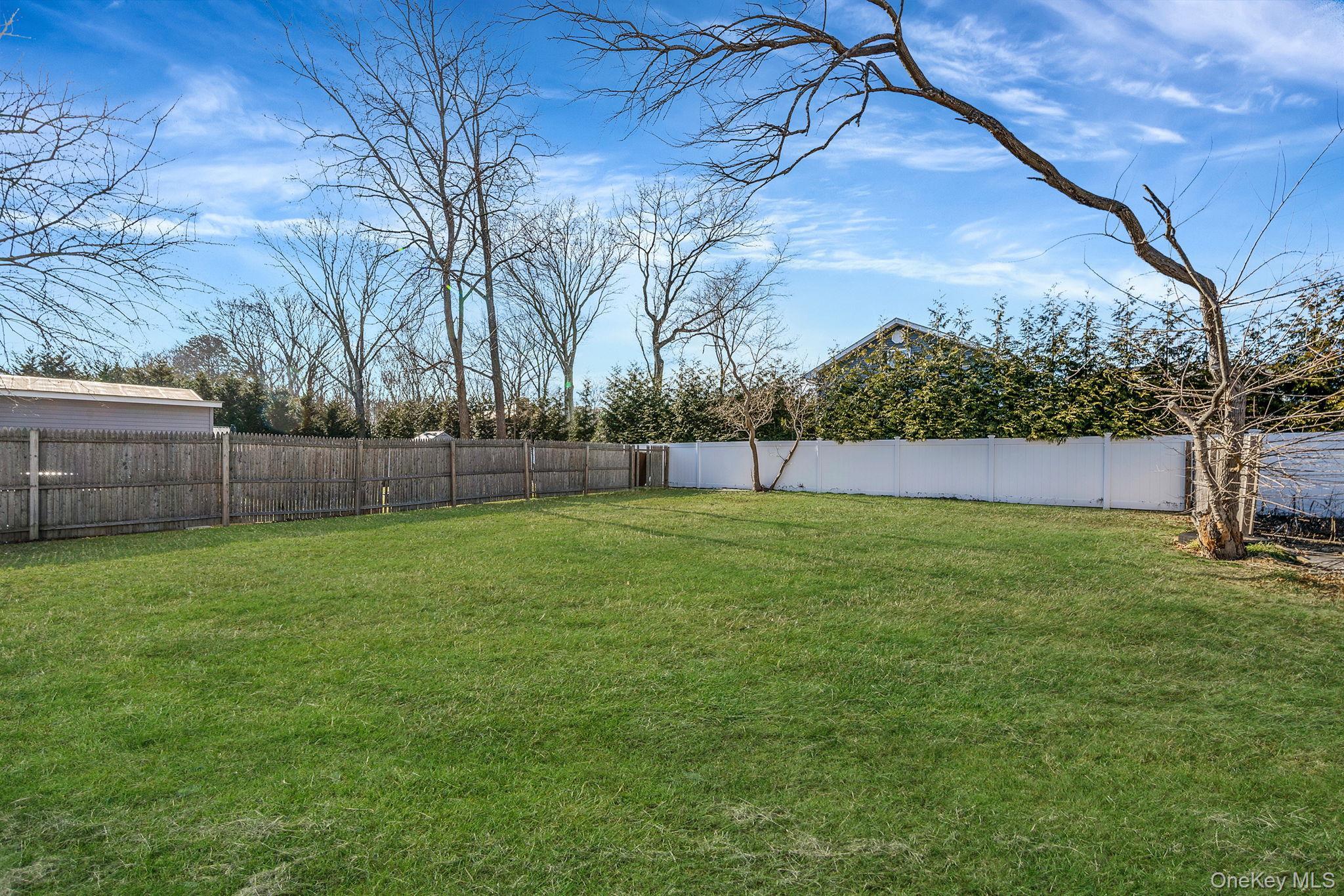 Single Family Oak  Suffolk County, NY 11901, MLS-975172-23