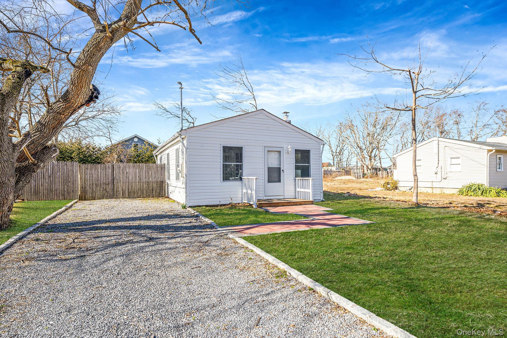 Single Family Oak  Suffolk County, NY 11901, MLS-975172-3