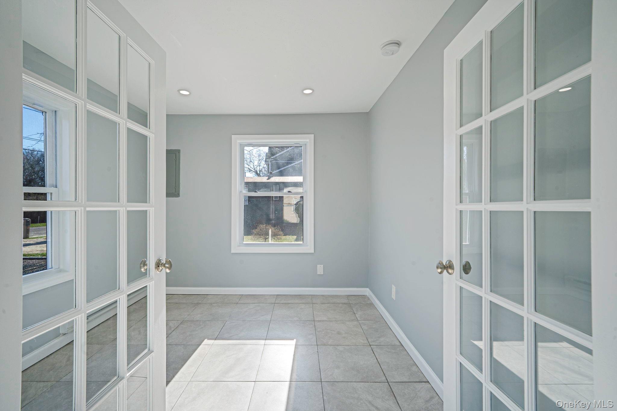 Single Family Oak  Suffolk County, NY 11901, MLS-975172-4