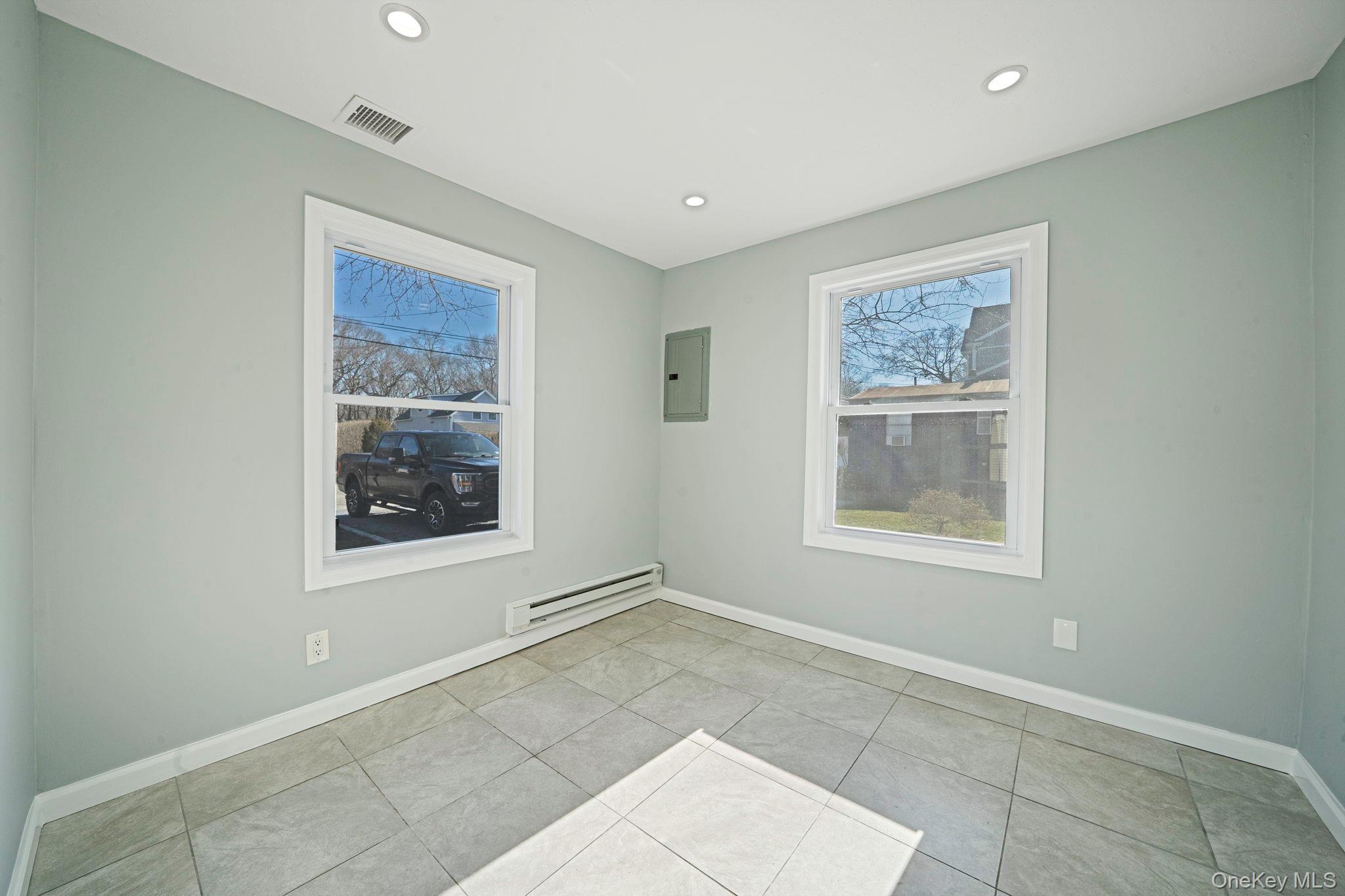 Single Family Oak  Suffolk County, NY 11901, MLS-975172-5