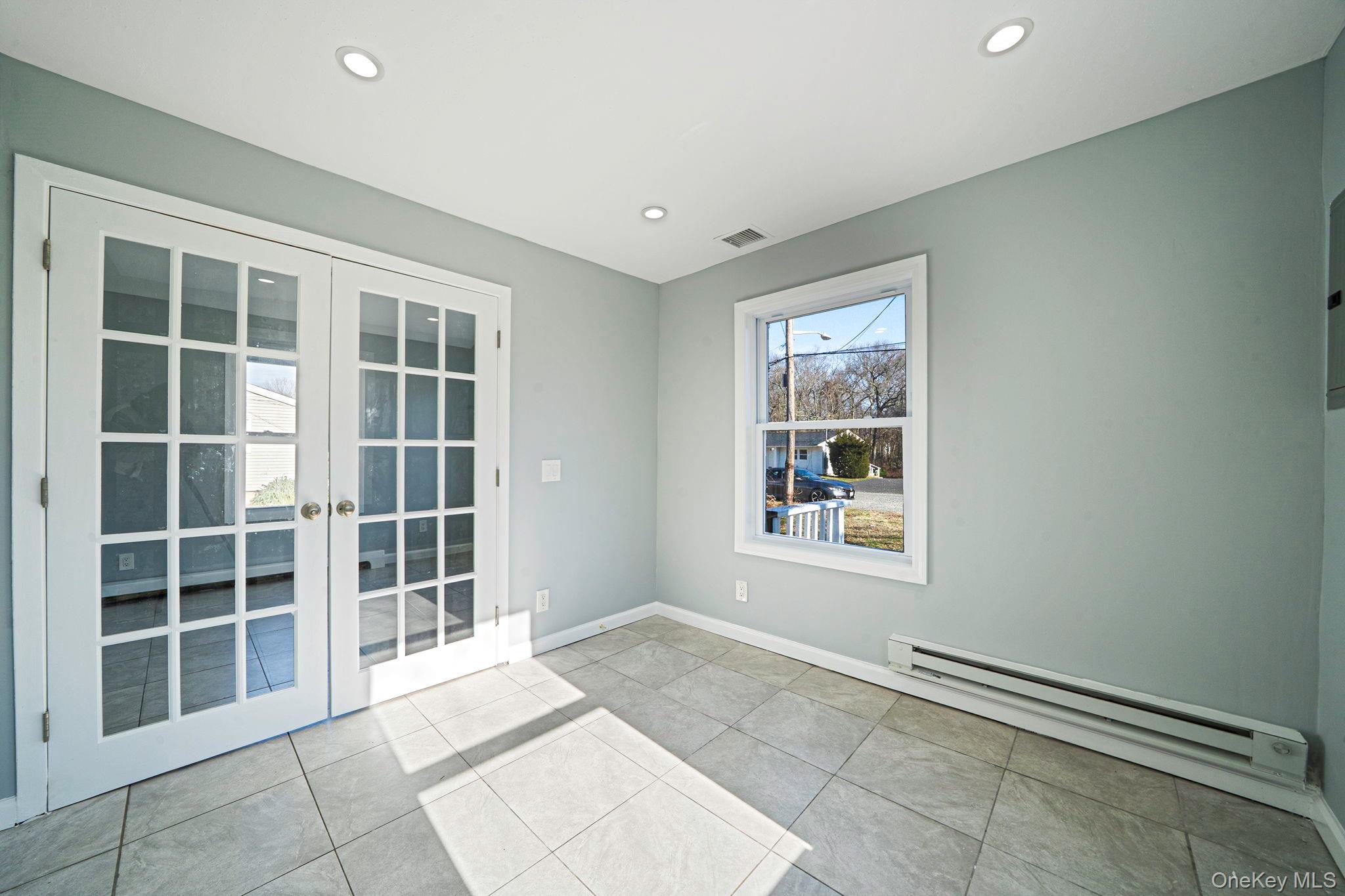 Single Family Oak  Suffolk County, NY 11901, MLS-975172-6