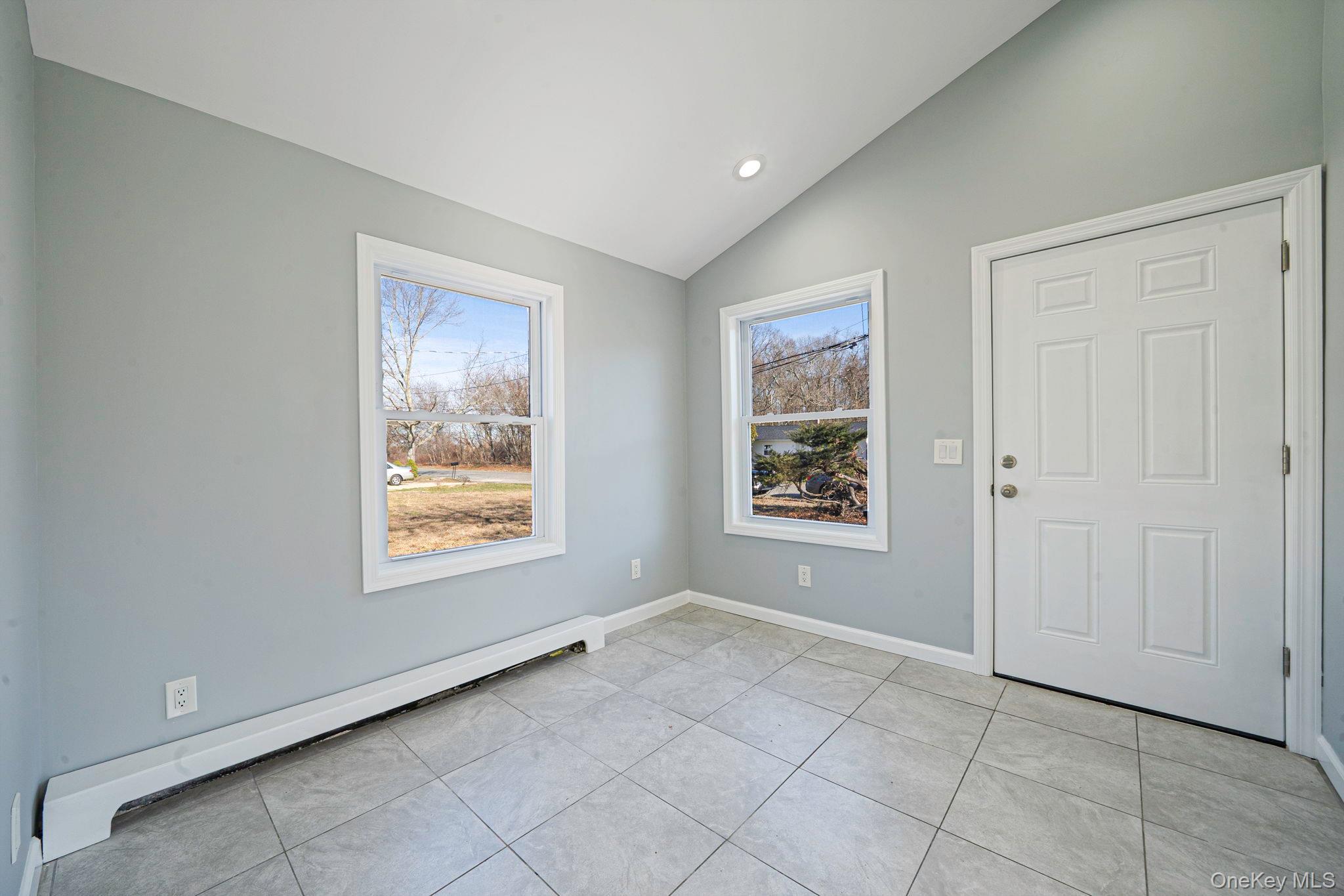 Single Family Oak  Suffolk County, NY 11901, MLS-975172-7