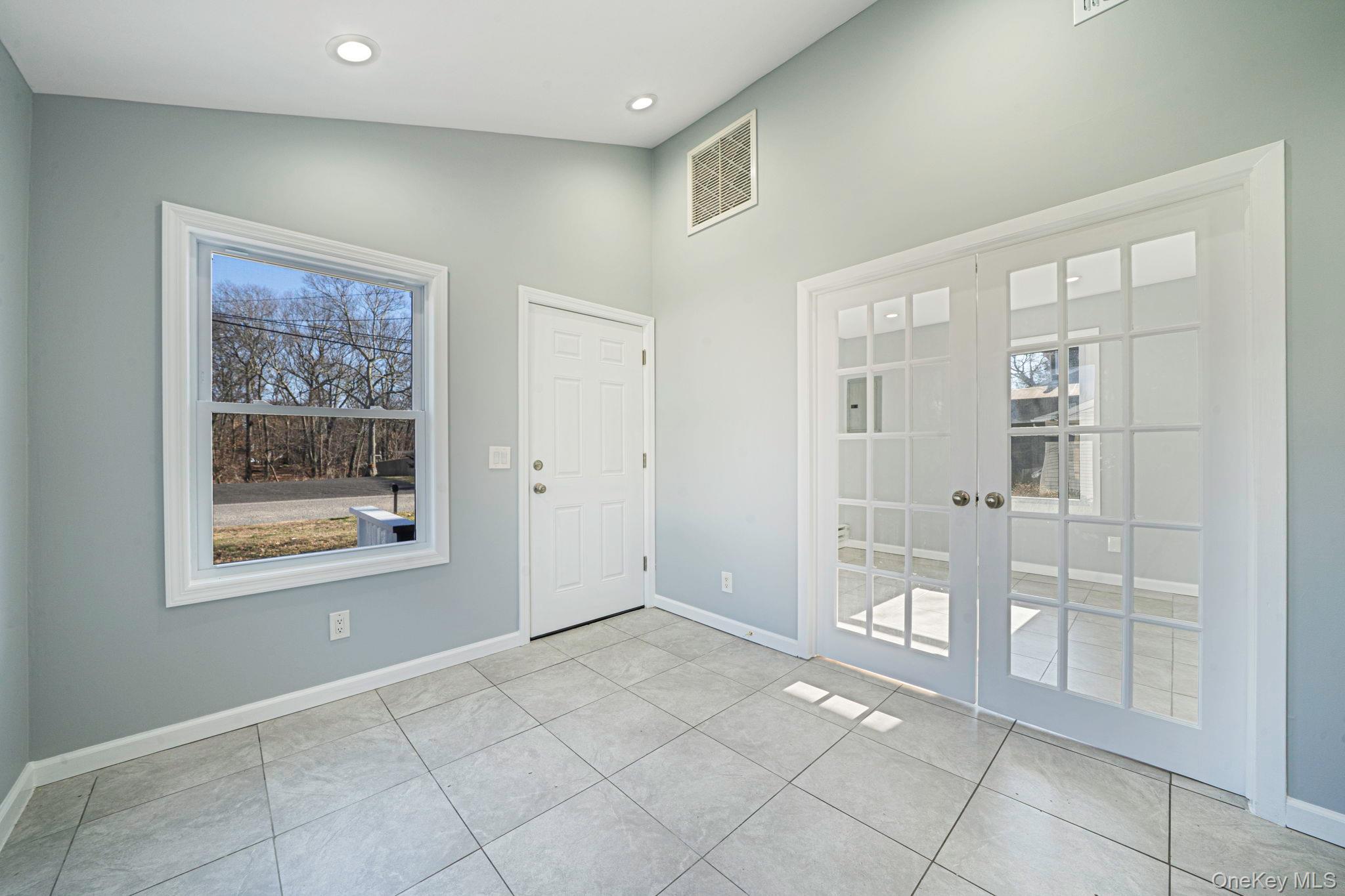 Single Family Oak  Suffolk County, NY 11901, MLS-975172-8