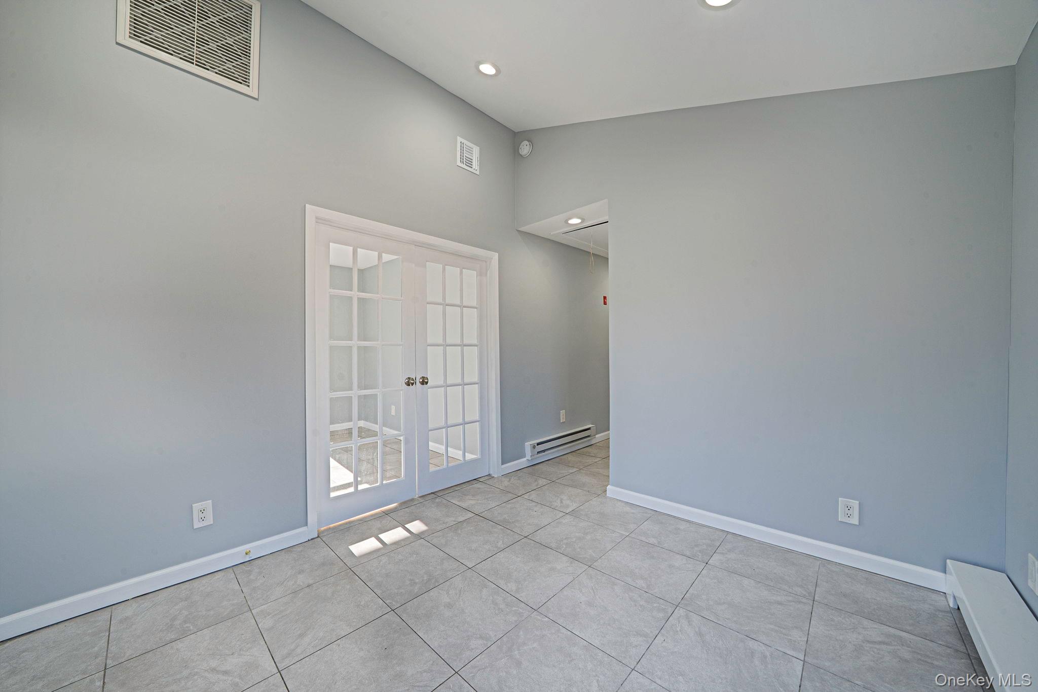 Single Family Oak  Suffolk County, NY 11901, MLS-975172-9