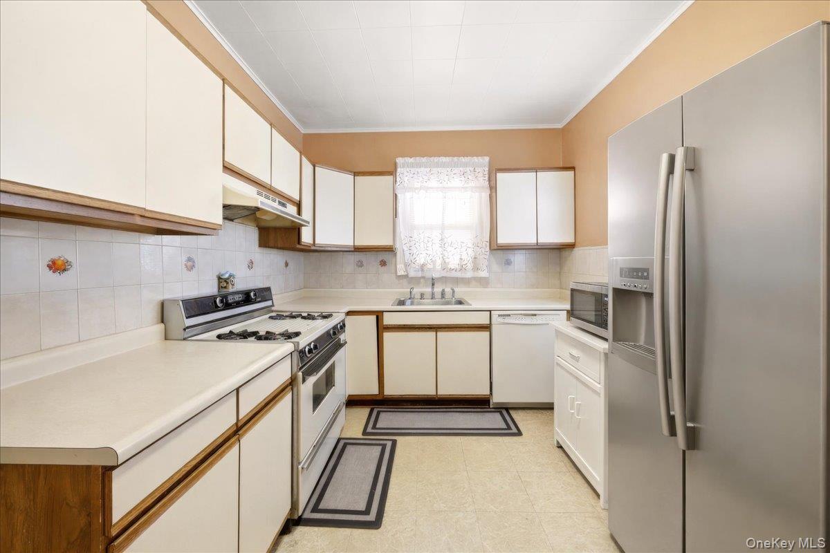 Single Family Pearsall  Bronx, NY 10469, MLS-975186-2