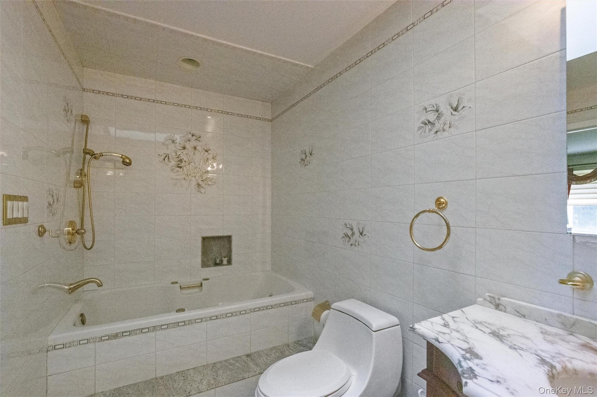 Condo Fairway  Nassau County, NY 11030, MLS-975209-27