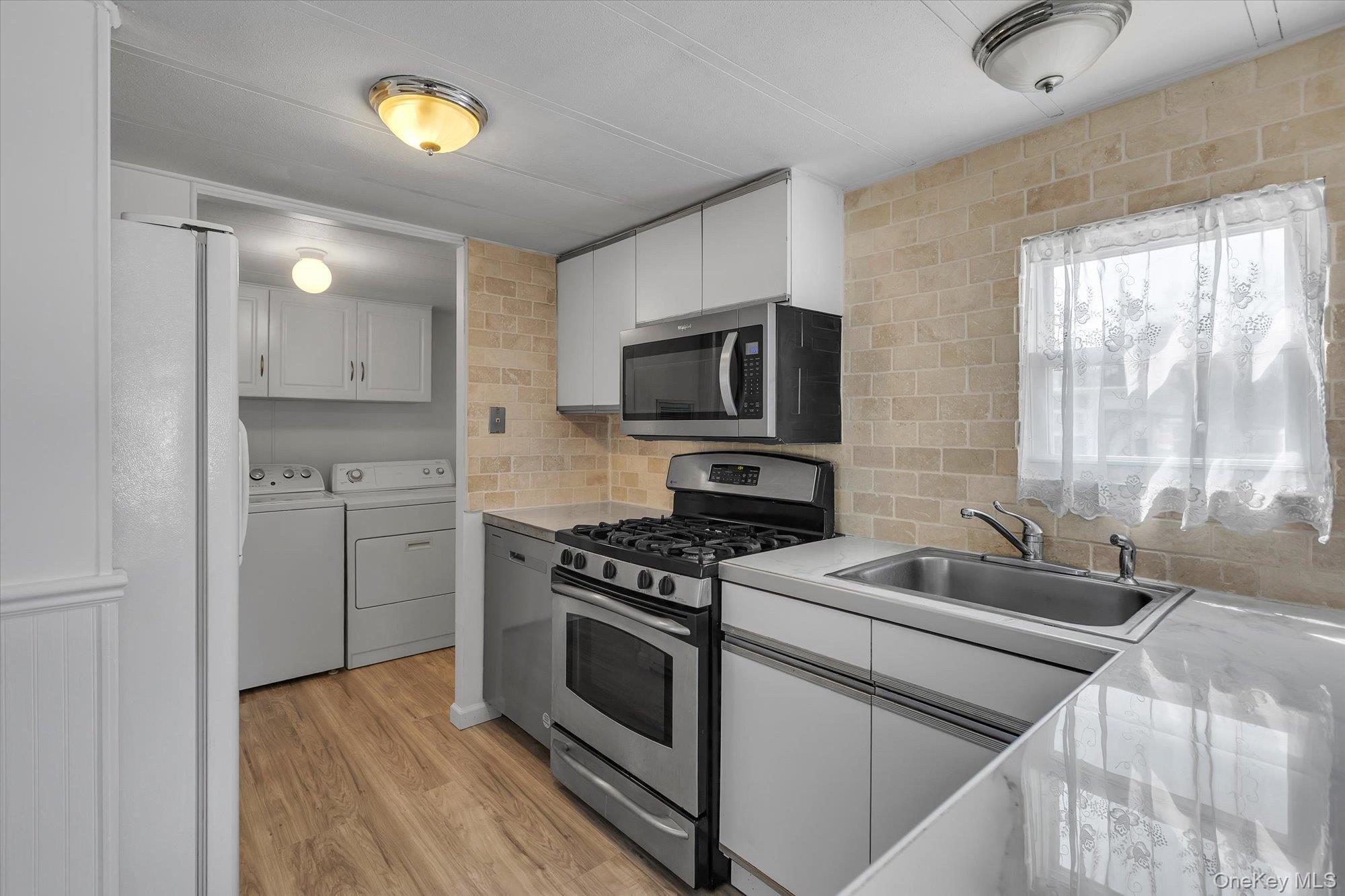 Single Family Maple St  Suffolk County, NY 11942, MLS-975213-6