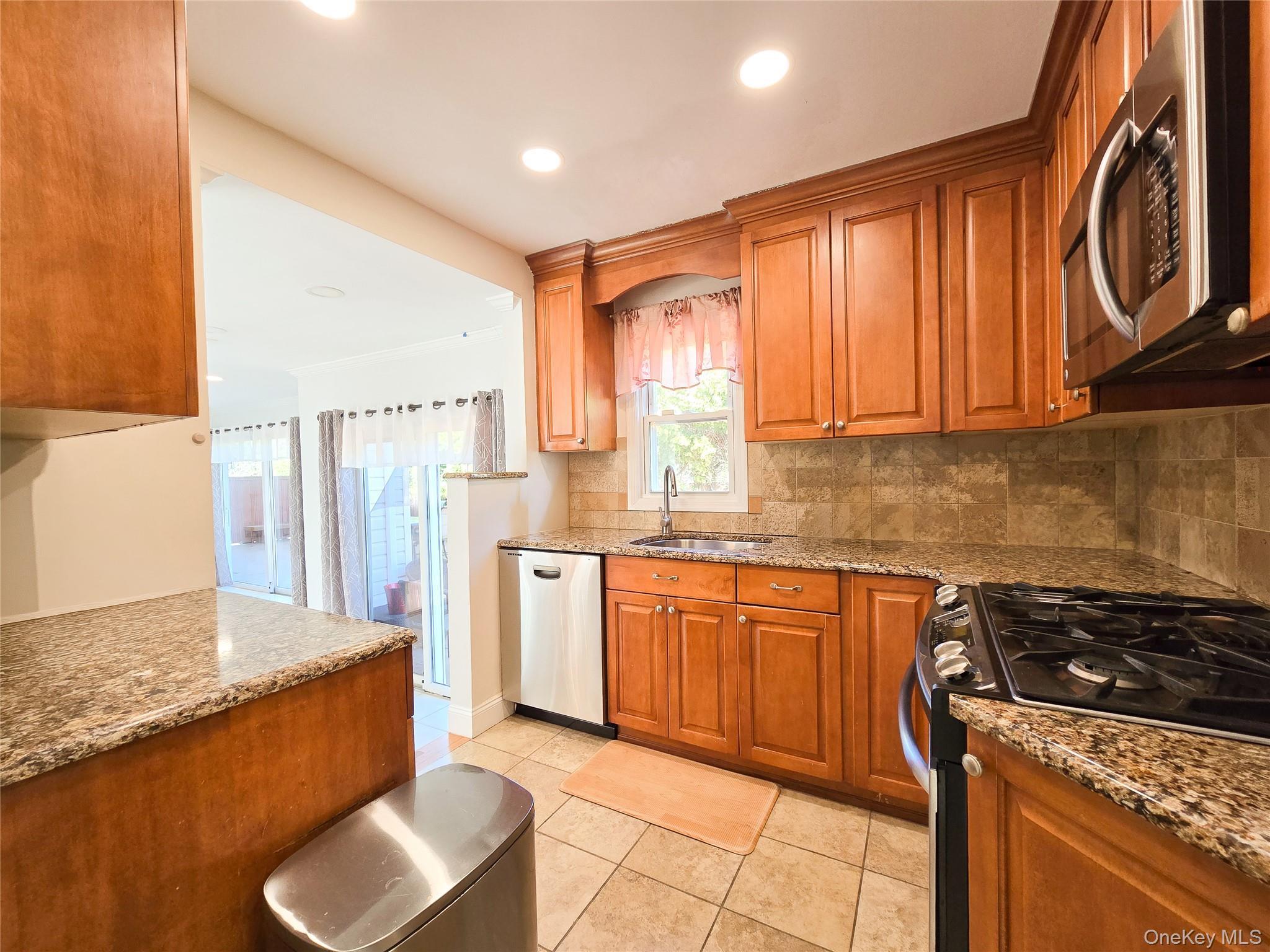 Single Family Fort Hill Road Suffolk County, NY 11743, MLS-975222-11