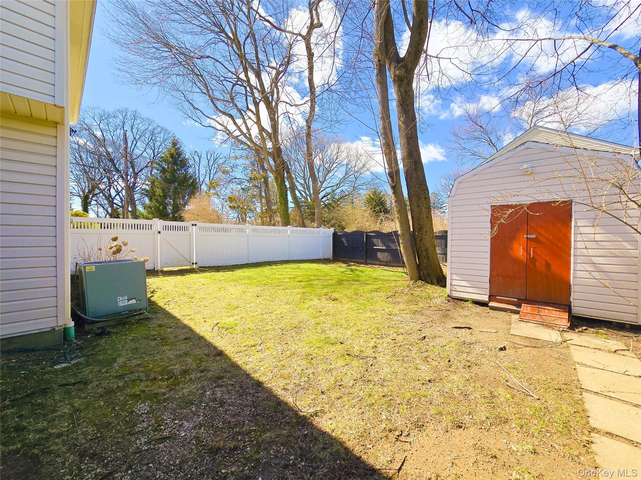 Single Family Fort Hill Road Suffolk County, NY 11743, MLS-975222-25