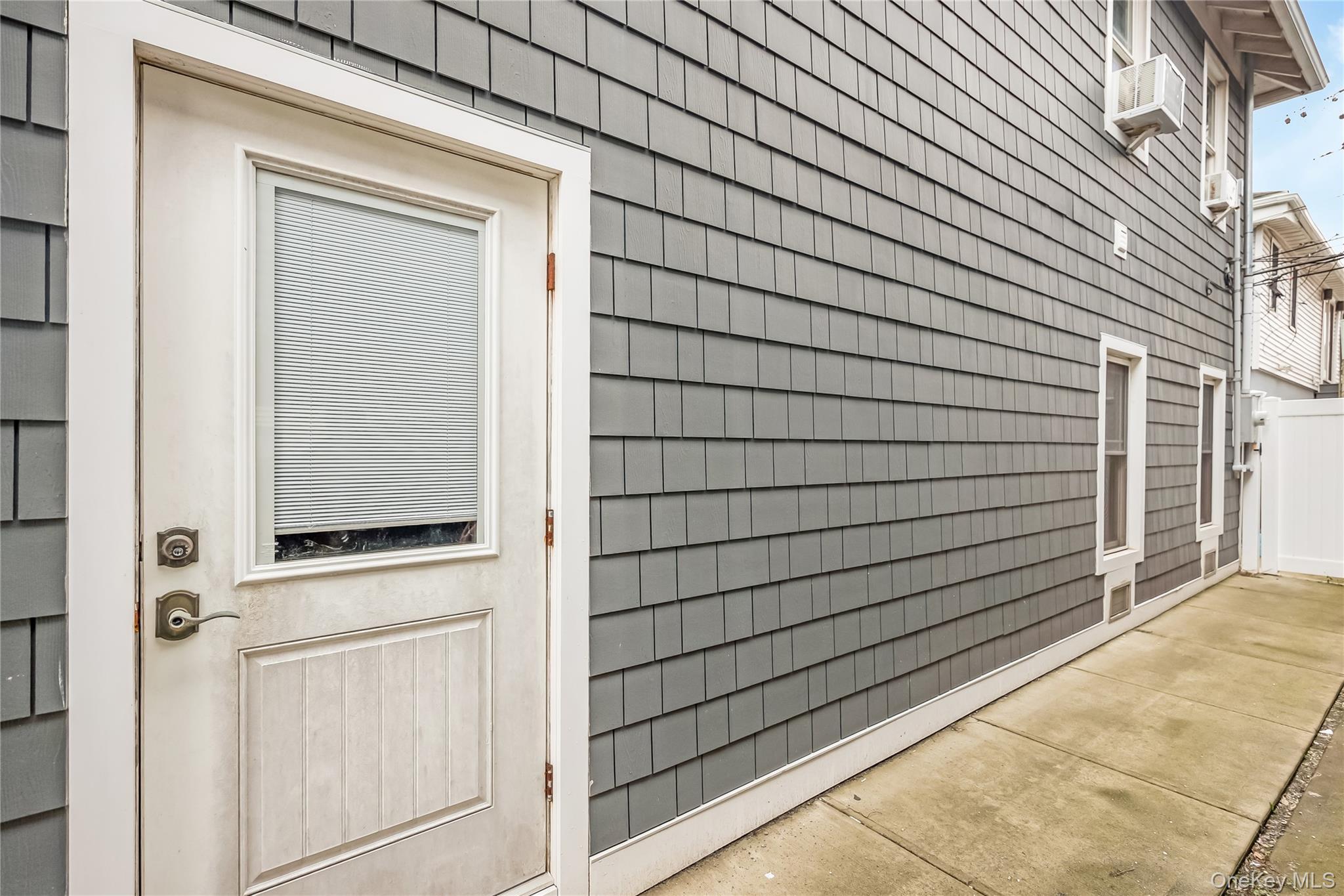 Apartment Oregon  Nassau County, NY 11561, MLS-975240-17