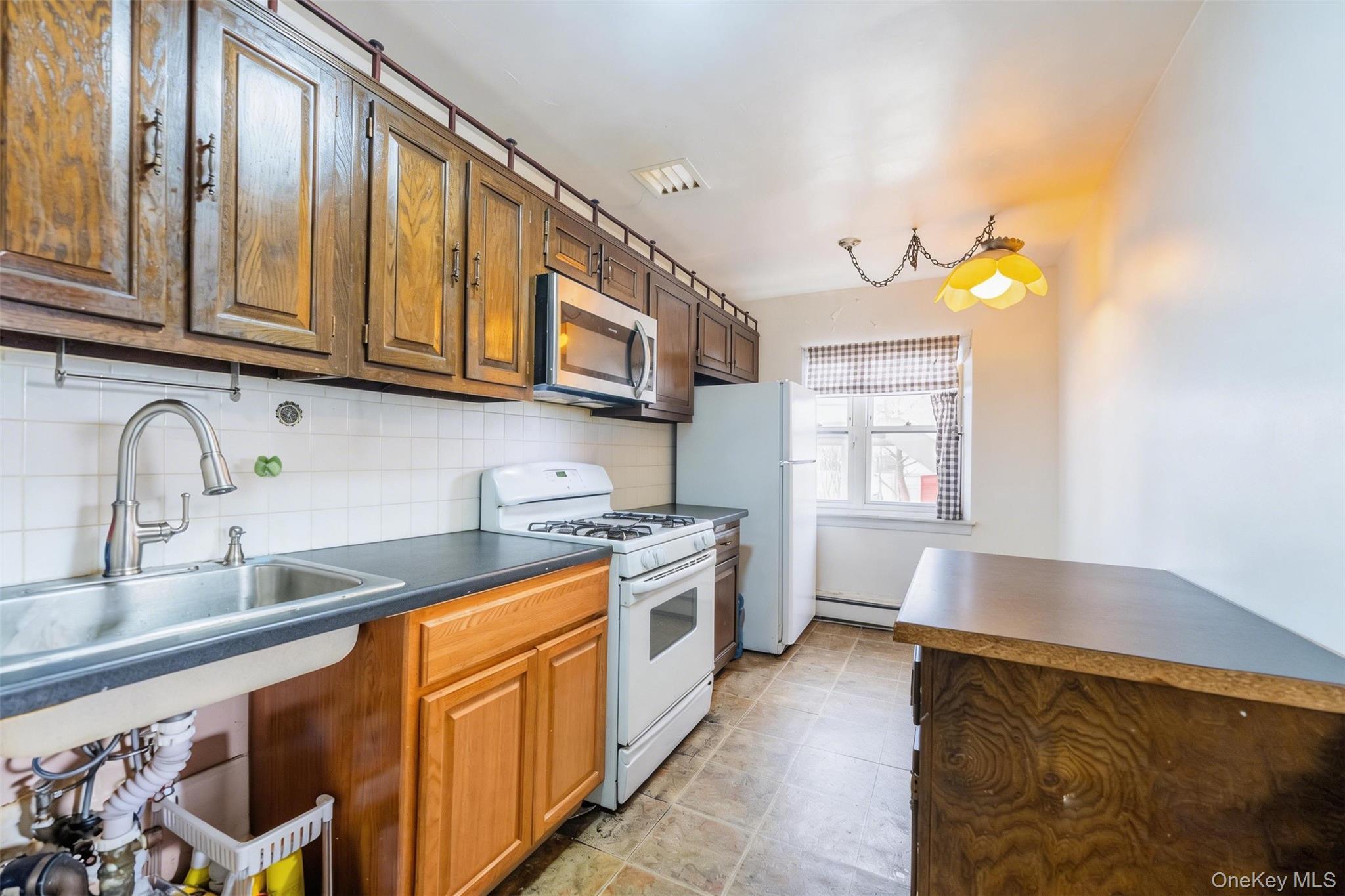 Single Family Rawlins  Bronx, NY 10465, MLS-975242-28