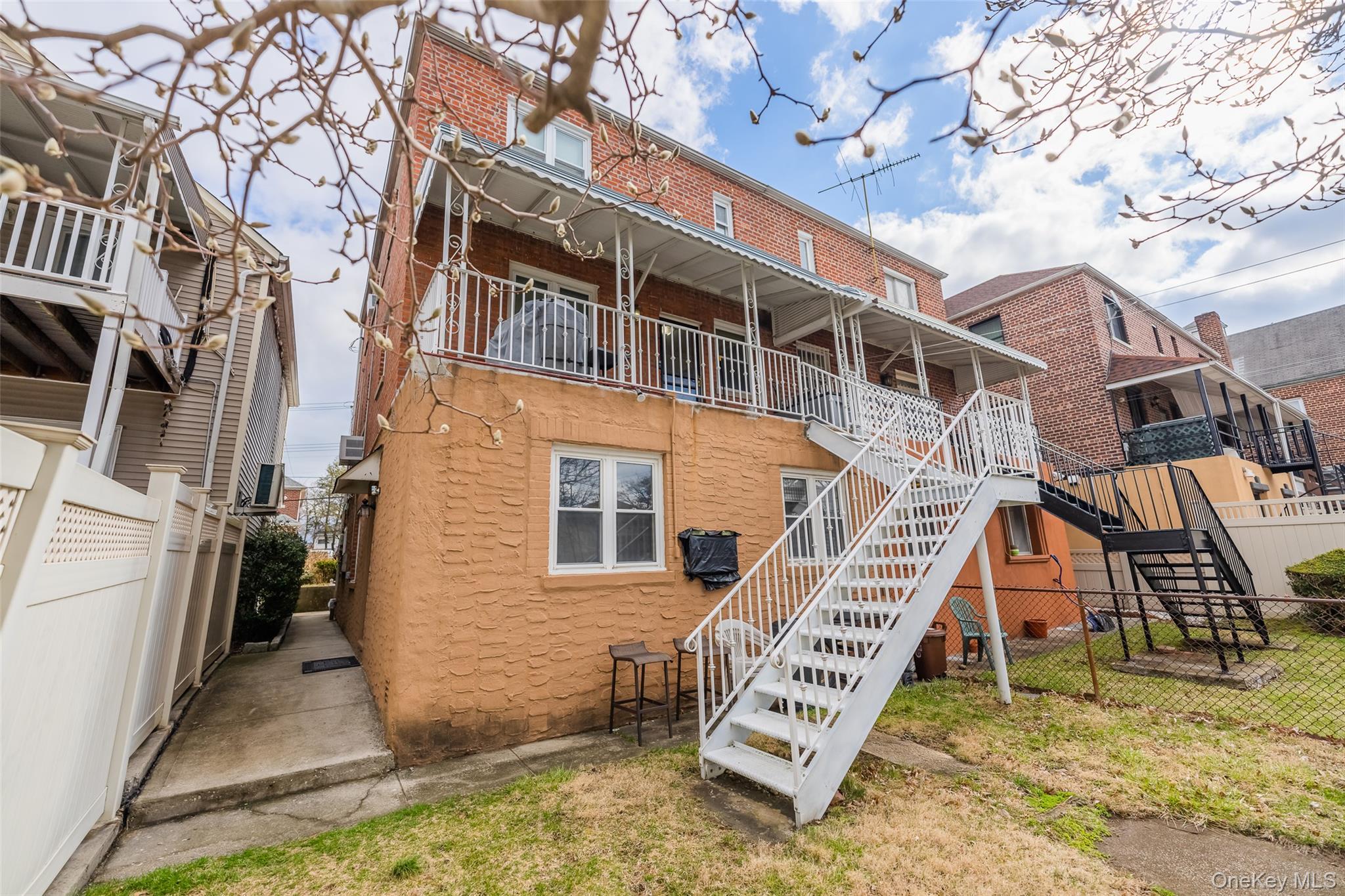 Single Family Rawlins  Bronx, NY 10465, MLS-975242-8