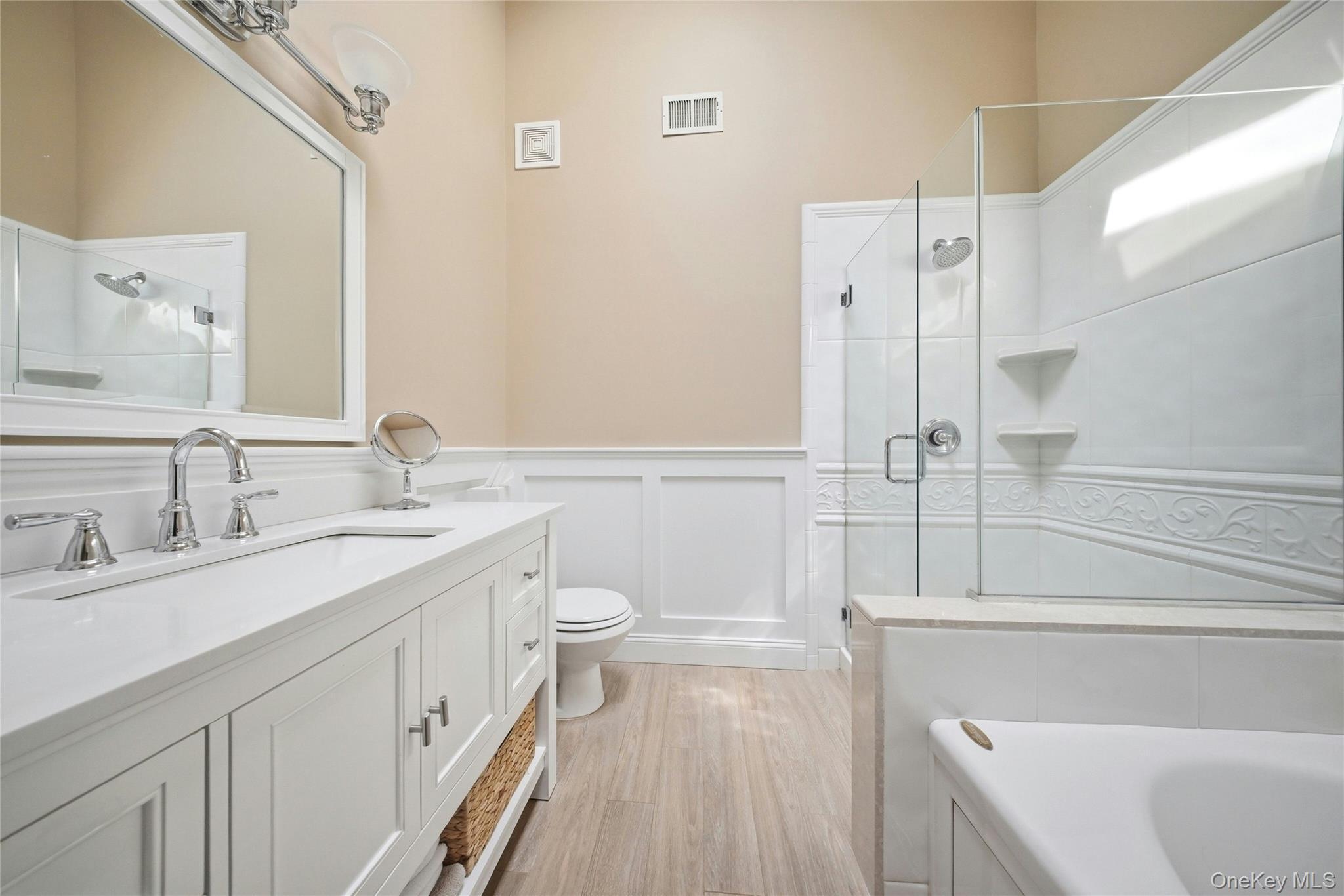 Condo Hidden Ridge  Nassau County, NY 11791, MLS-975253-13