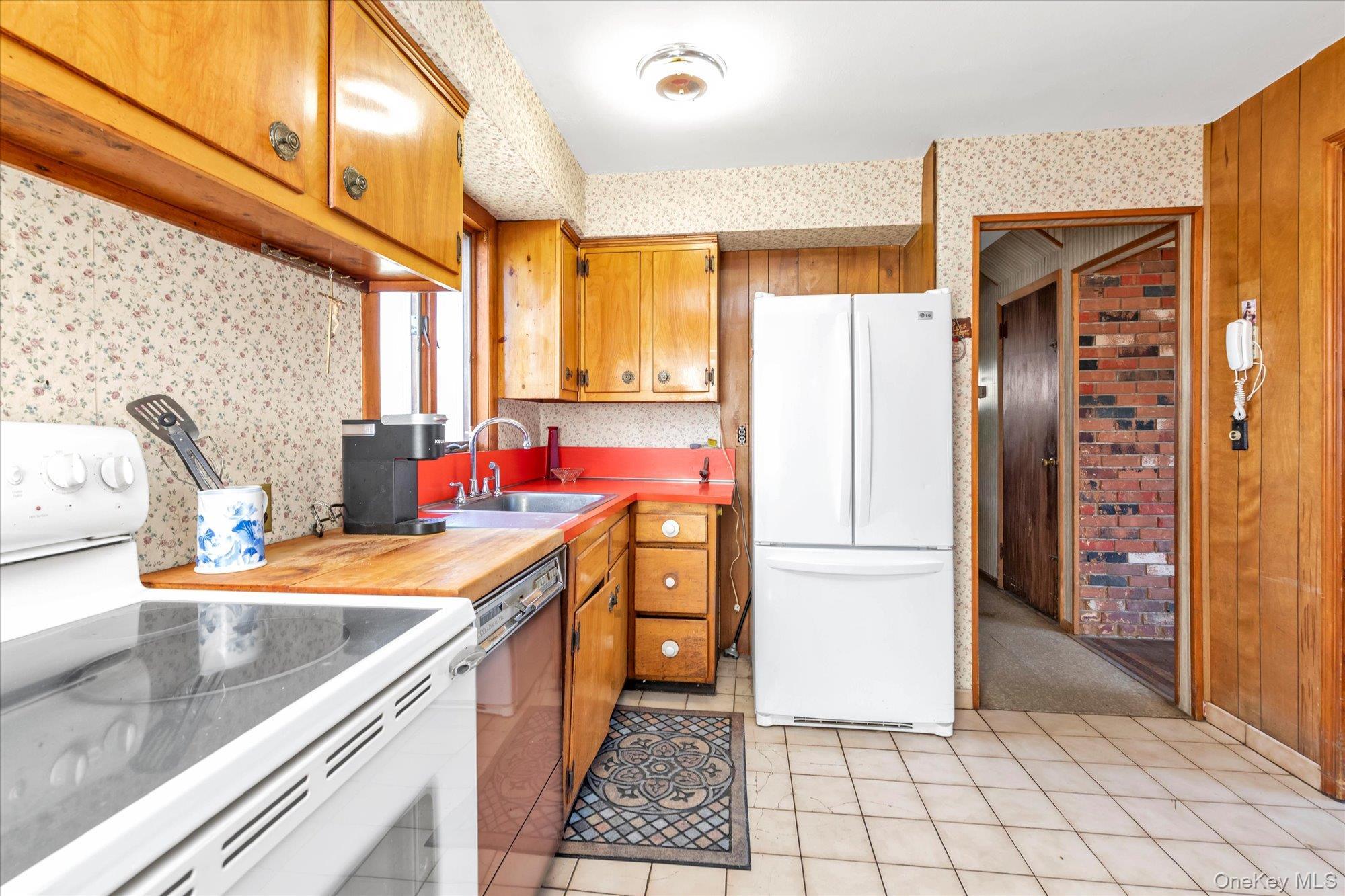 Single Family 19th  Suffolk County, NY 11729, MLS-975270-6