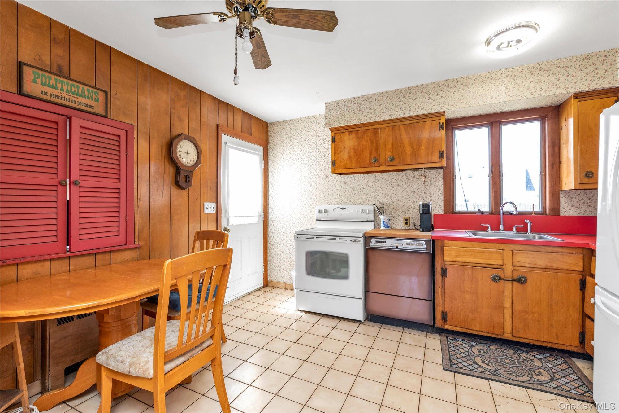 Single Family 19th  Suffolk County, NY 11729, MLS-975270-7