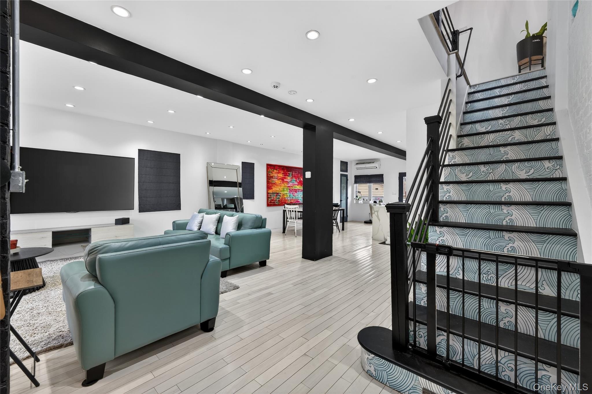 Single Family Hering Bronx, NY 10461, MLS-975278-14