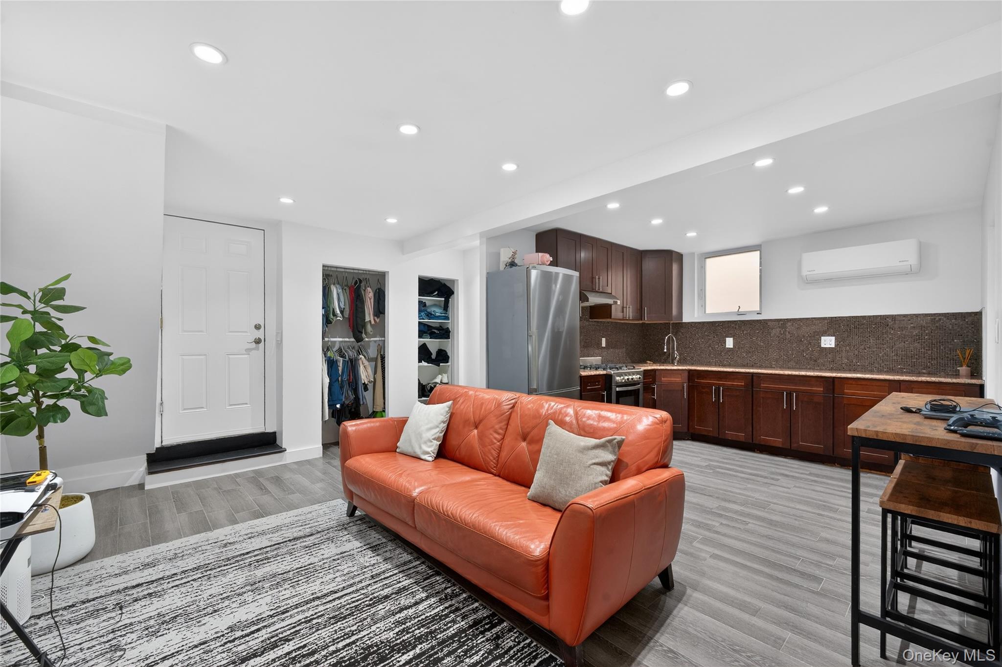 Single Family Hering Bronx, NY 10461, MLS-975278-19
