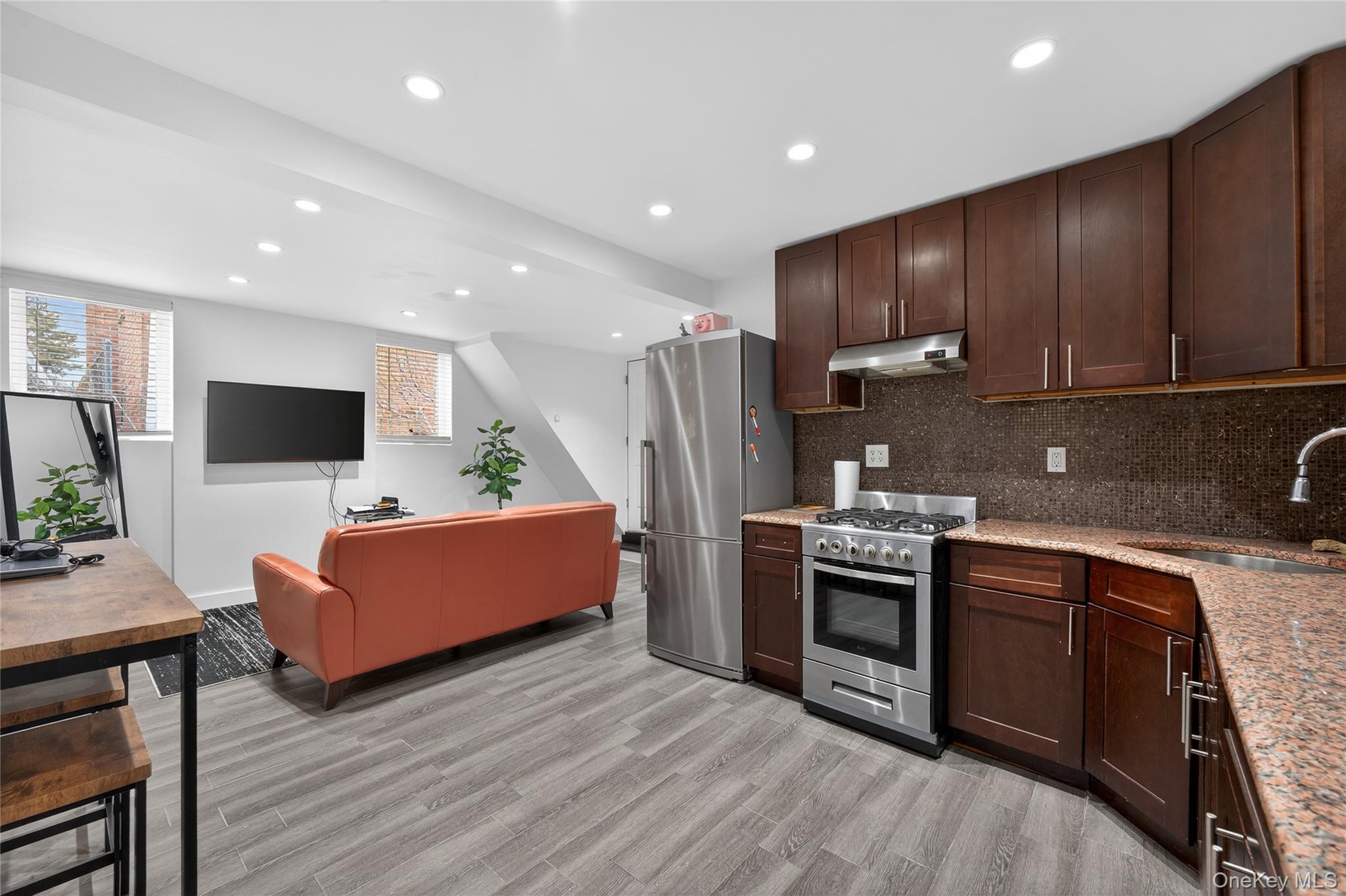Single Family Hering Bronx, NY 10461, MLS-975278-20