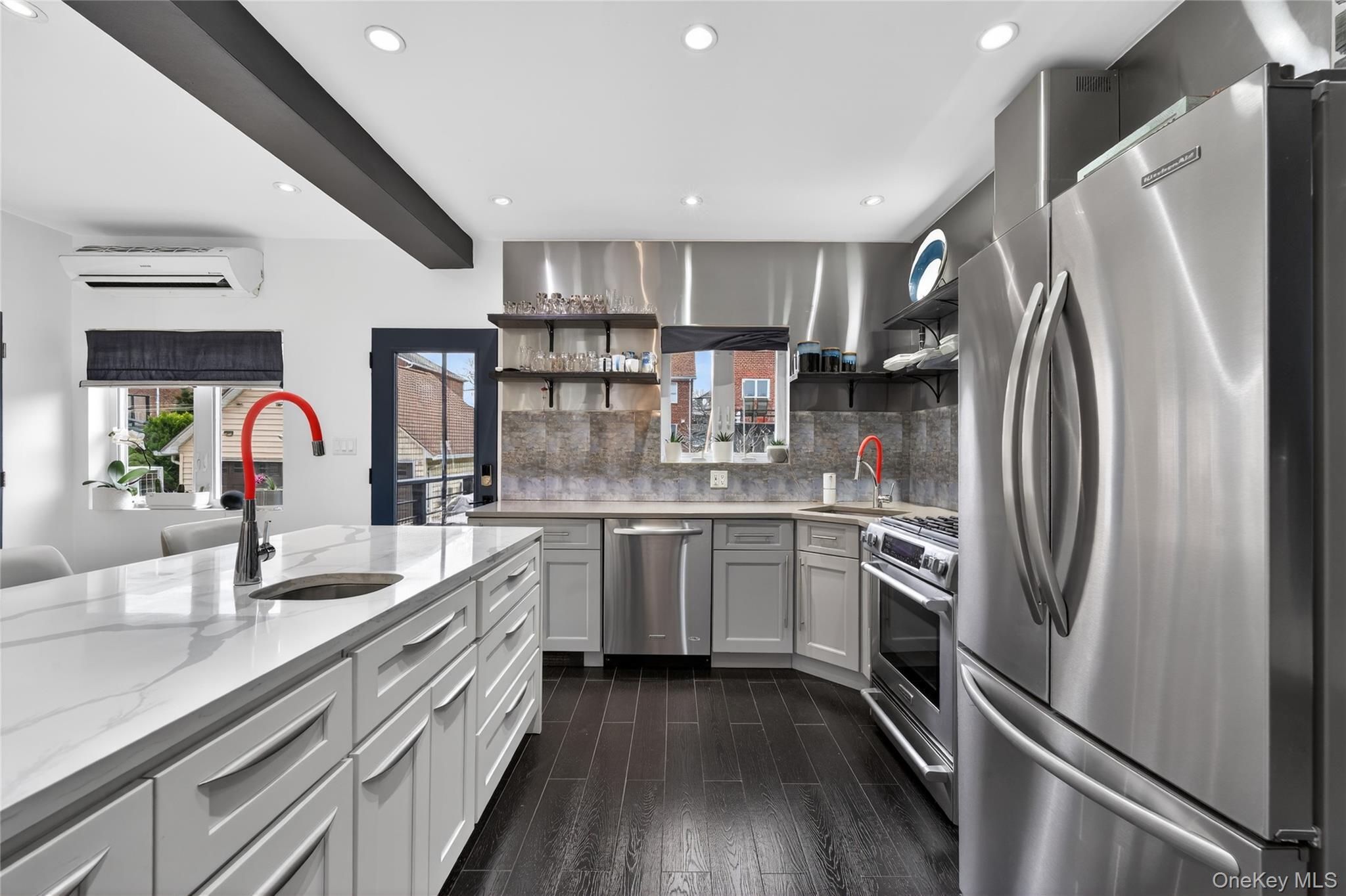 Single Family Hering Bronx, NY 10461, MLS-975278-5