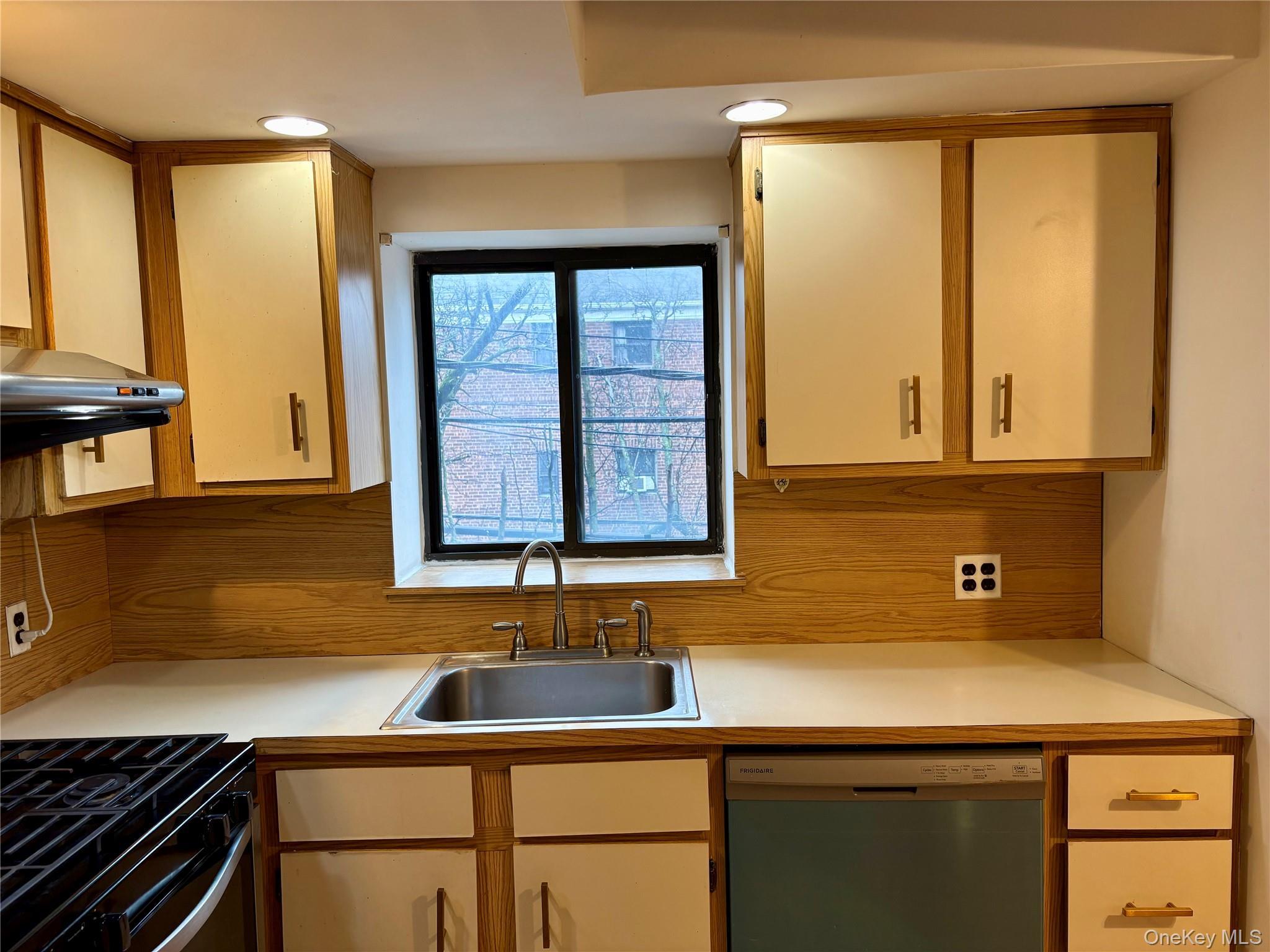 Condo Seabury  Queens, NY 11373, MLS-975307-9