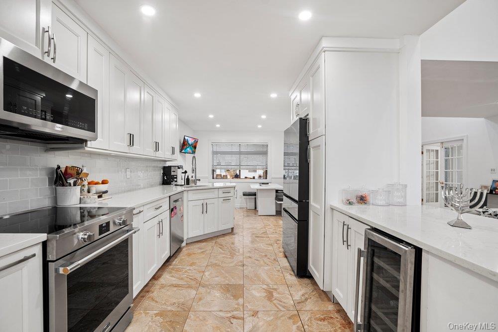 Condo Chestnut  Nassau County, NY 11797, MLS-975321-14