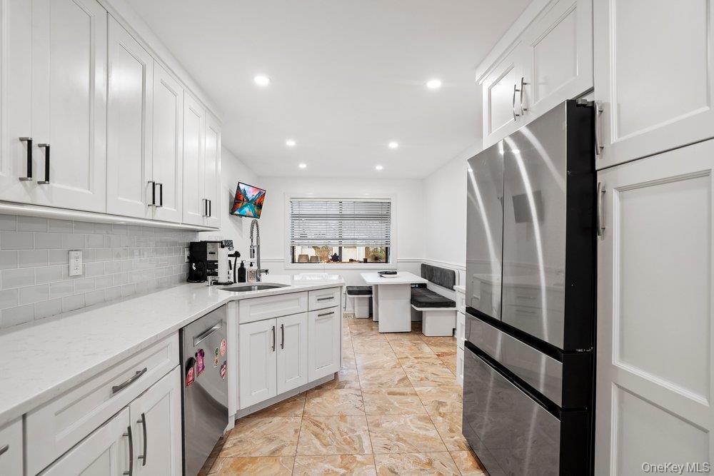 Condo Chestnut  Nassau County, NY 11797, MLS-975321-15