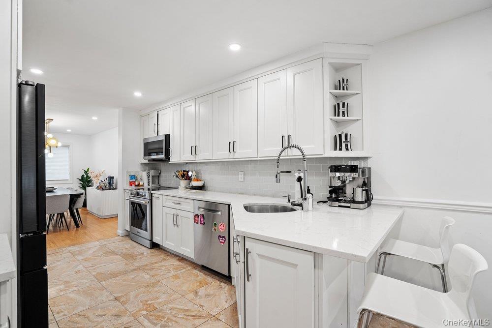 Condo Chestnut  Nassau County, NY 11797, MLS-975321-16