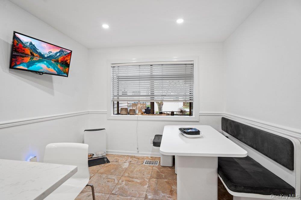 Condo Chestnut  Nassau County, NY 11797, MLS-975321-19