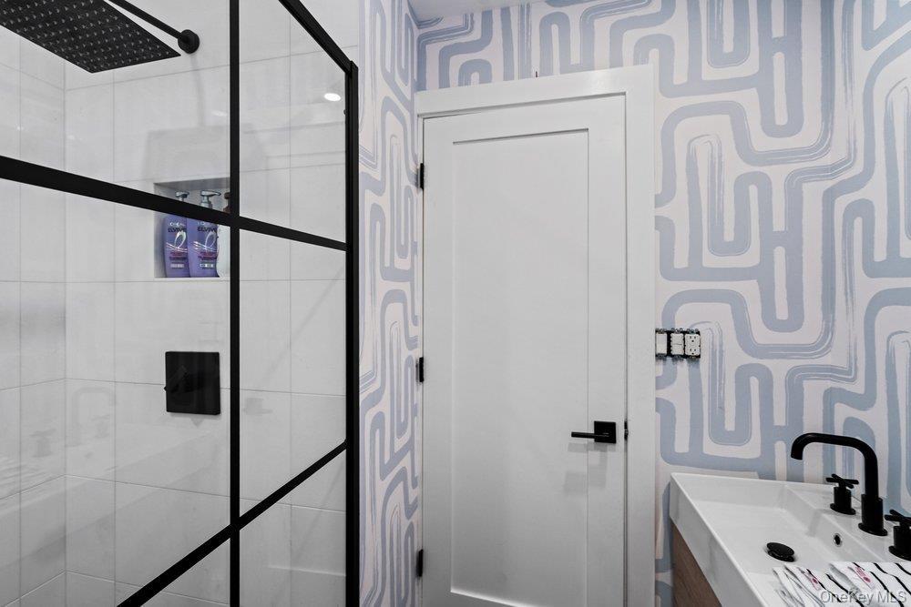 Condo Chestnut  Nassau County, NY 11797, MLS-975321-30