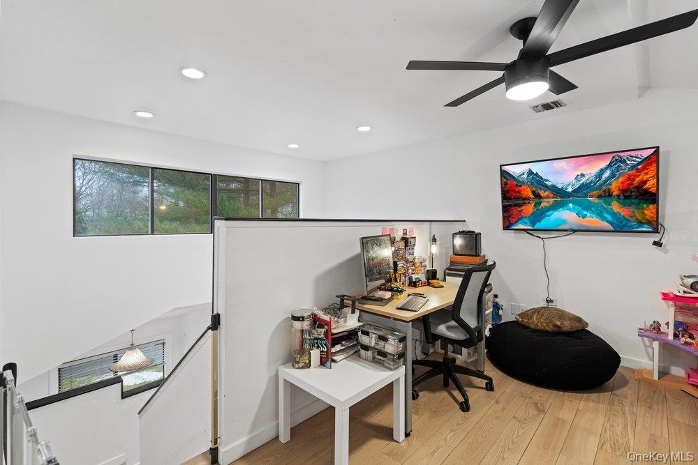 Condo Chestnut  Nassau County, NY 11797, MLS-975321-32