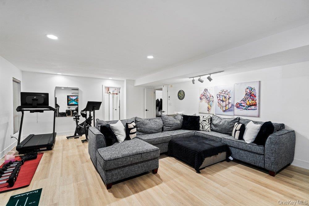 Condo Chestnut  Nassau County, NY 11797, MLS-975321-35