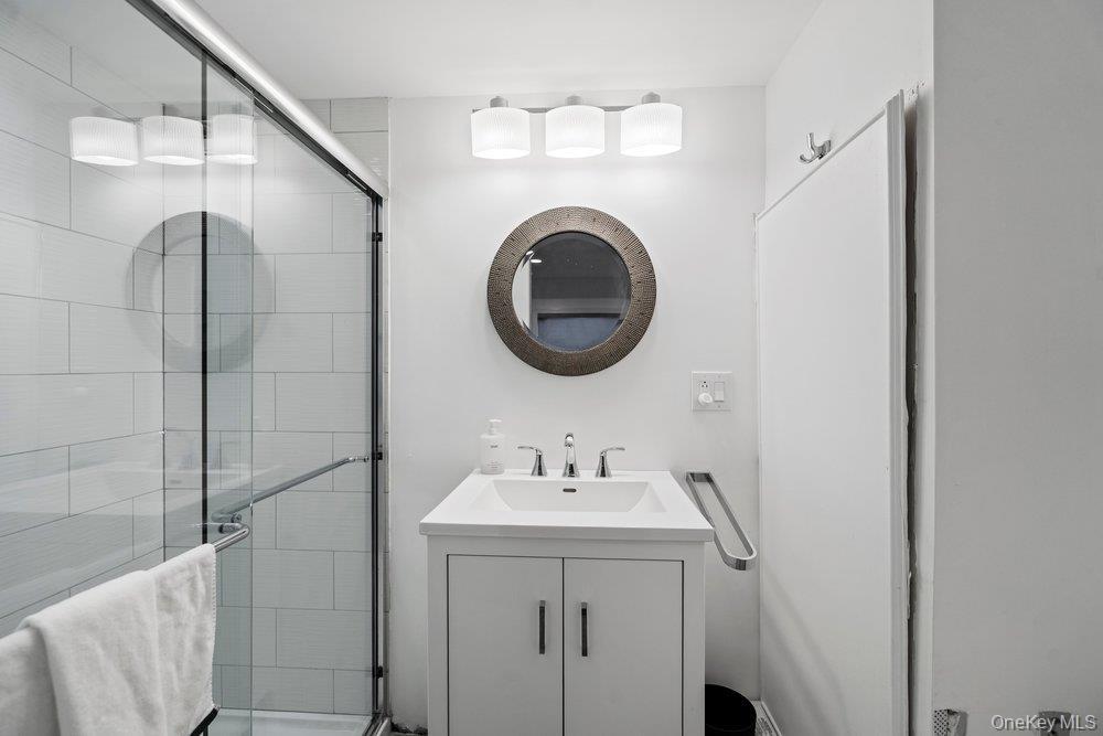 Condo Chestnut  Nassau County, NY 11797, MLS-975321-37