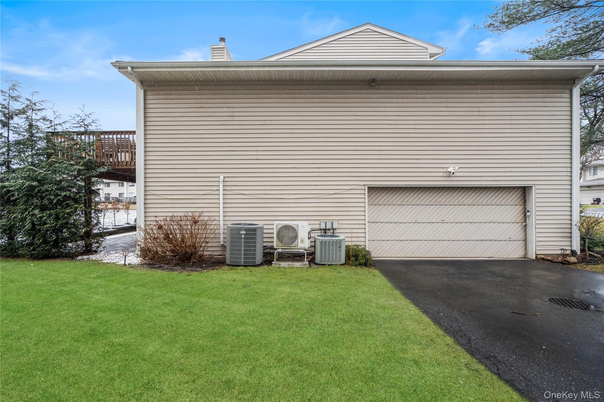 Condo Chestnut  Nassau County, NY 11797, MLS-975321-40