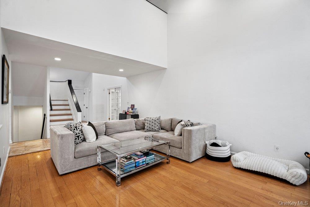 Condo Chestnut  Nassau County, NY 11797, MLS-975321-8