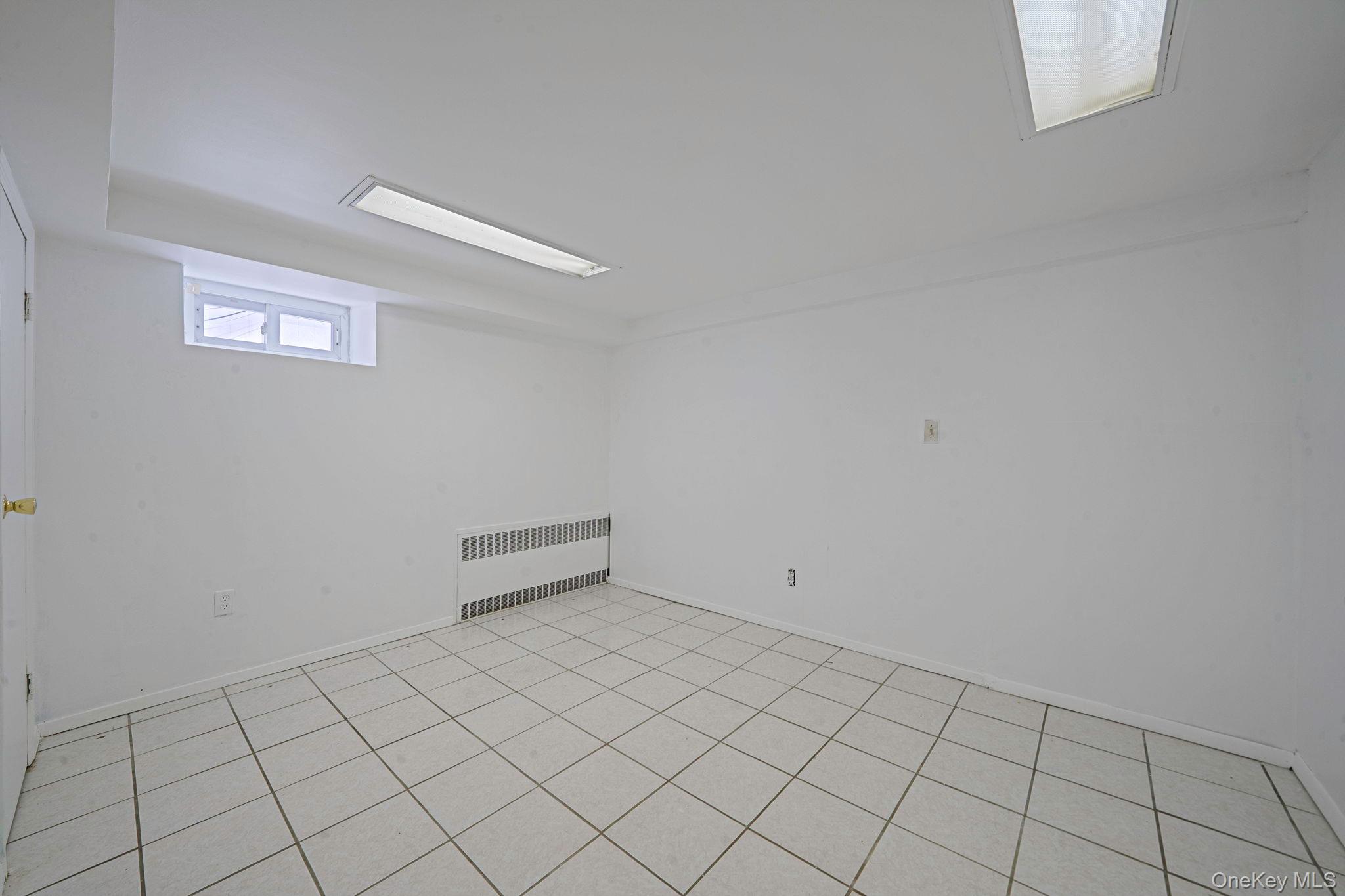 Single Family Astor  Nassau County, NY 11003, MLS-975351-23