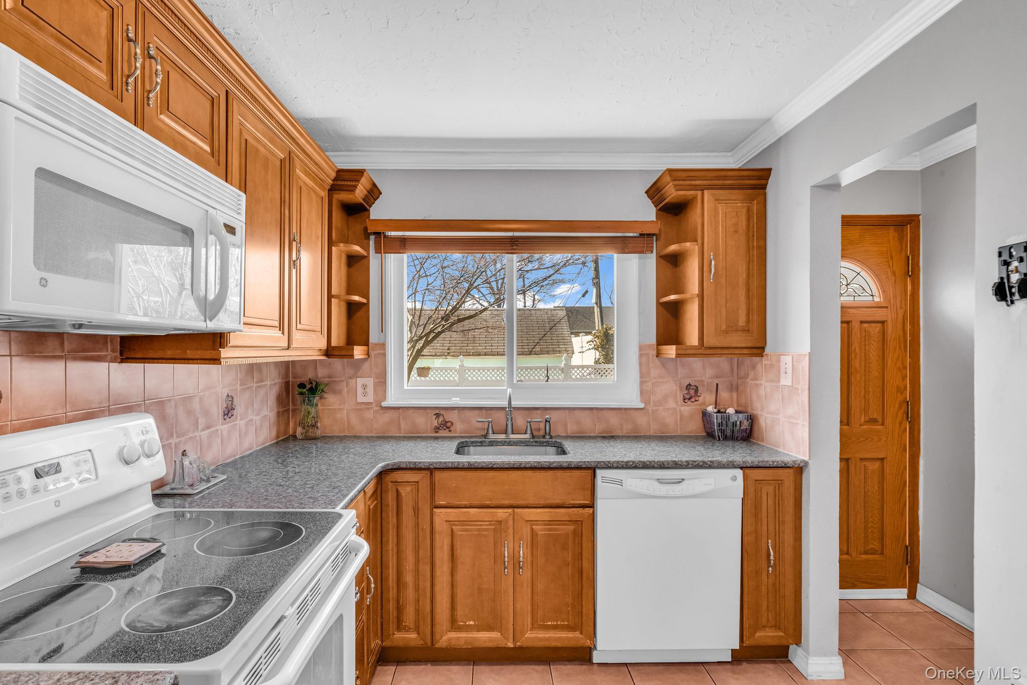 Single Family Astor  Nassau County, NY 11003, MLS-975351-5